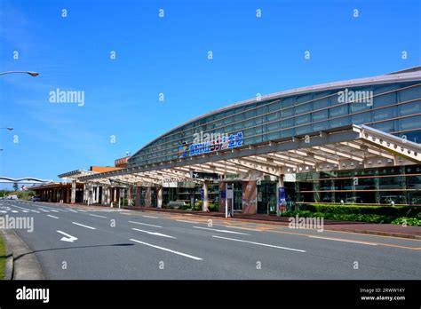 羽田空港から鳥取砂丘コナン空港：空の旅と砂の芸術の交差点